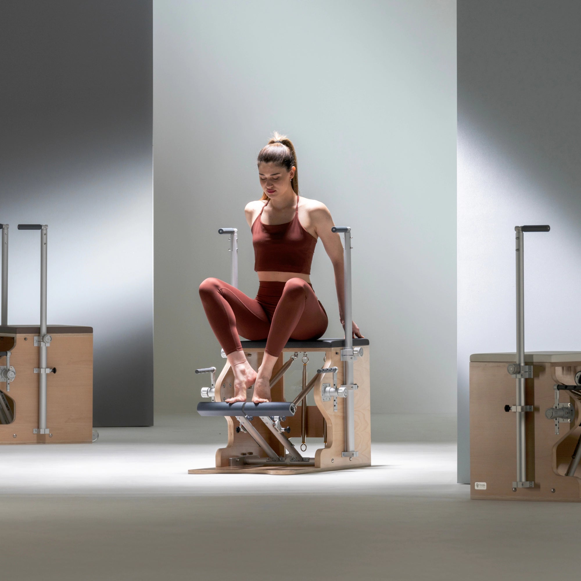 A woman siting on BASI Wunda Chair